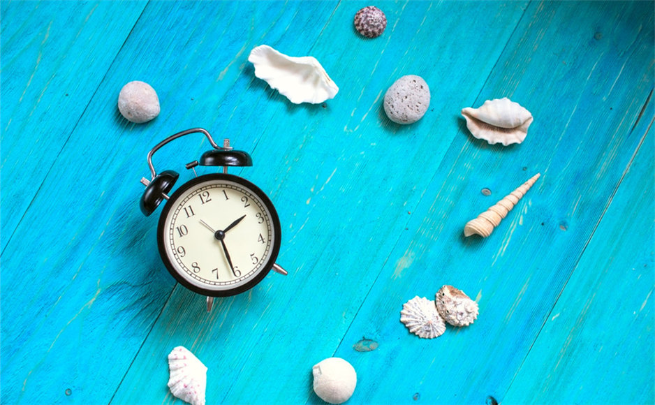 「2018-09-12」Time is but a river flowing from our past.美图壁纸