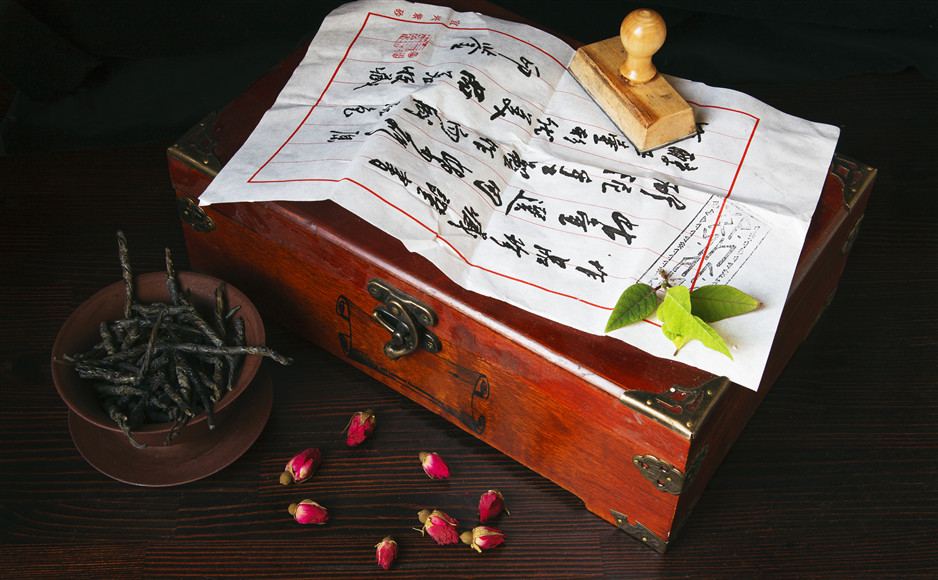 「2019-05-31」There are two motives for reading a book: one, that you enjoy it; the other, that you can boast about it. 美图壁纸