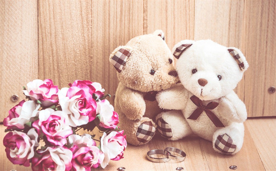 「2019-06-25」Rudeness is merely the expression of fear. People fear they won't get what they want. The most dreadful and unattractive person only needs to be loved, and they will open up like a flower.美图壁纸
