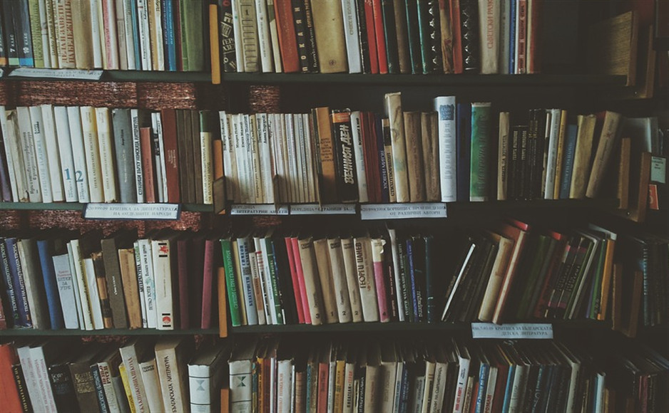 「2019-08-27」The decline of literature indicates the decline of a nation; the two keep in their downward tendency.美图壁纸