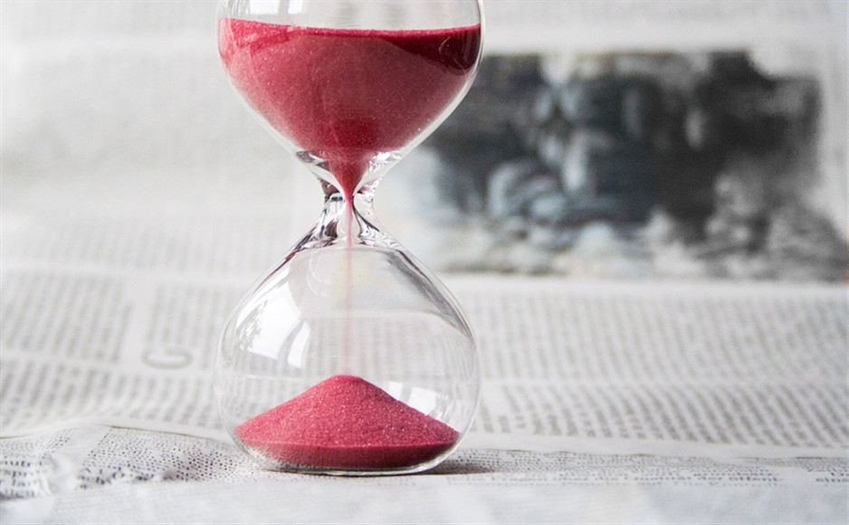 「2019-09-02」Ordinary people merely think how they shall spend their time; a man of talent tries to use it. 美图壁纸